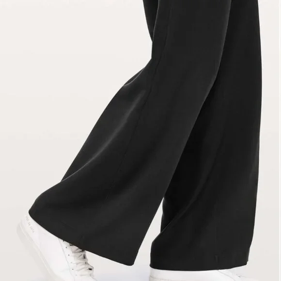 Lululemon On The Fly Wide Leg Pant - Picture 4 of 10
